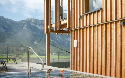 Haus 160: L'Eau, Bâtiment, Ciel, Jour, Propriété, Nuage, Fenêtre, Plante, Maison, Piscine