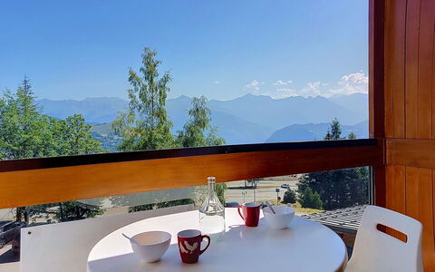 Le Corbier 100: Bois, Chaise, Tache De Bois, Chaîne De Montagnes, Dur, Table Cuisine Et Salle A Manger, Eco Hôtel, Balcon, Table Basse, Alpes