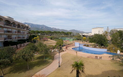 Golden Beach: Ciel, Plante, Propriété, Nuage, Bâtiment, Arbre, Design Urbain, L'Eau, Paysage, Loisir