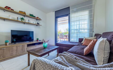 Vila del Far: Meubles, Design Intérieur, Sol, Canapé, Sol, Mur, Bois, Salon, Pièce, Plafond