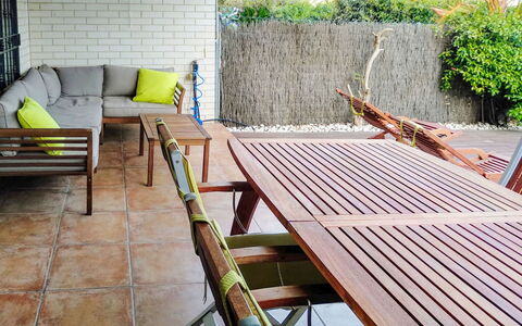 Vila del Far: Bâtiment, Plante, Propriété, Fenêtre, Lot Terre, Design Urbain, Paysage, Quartier, Herbe, Loisir