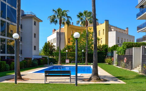 Vila del Far: Bâtiment, Plante, Propriété, Fenêtre, Lot Terre, Design Urbain, Paysage, Quartier, Herbe, Loisir