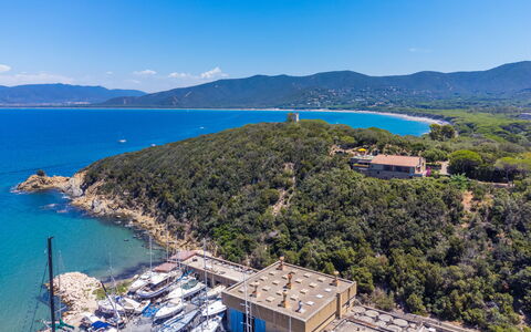 Villa Giuliana: L'Eau, Ciel, Ressources En Eau, Bâtiment, Jour, Montagne, Bleu, La Nature, Bleu Azur, Cotiers Et Relief Océaniques