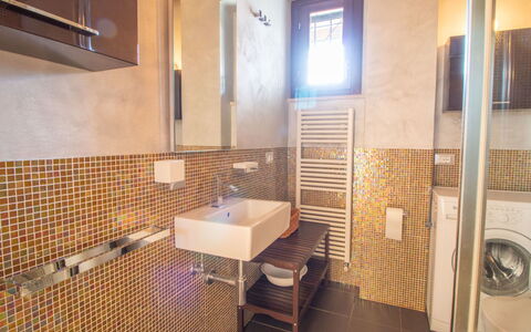 Hjort: Robinet, Évier, Luminaire Plomberie, Miroir, Lavabo, Salle De Bains, Design Intérieur, Bois, Sol, Mur