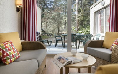 Cottage Comfort Nouveau Design 601.14: Bâtiment, Plante, Propriété, Fenêtre, Lot Terre, Design Urbain, Paysage, Quartier, Herbe, Loisir