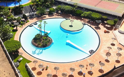 Torre San Marino (Vacance): Plante, L'Eau, Arbre, Design Urbain, Loisir, Paysage, Immobilier, Condominium, Ville, Usage Mixte
