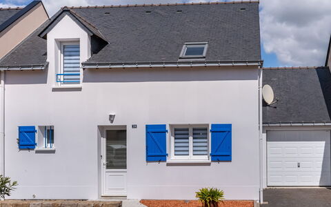 La Perle de Damgan: Nuage, Bâtiment, Ciel, Propriété, Fenêtre, Plante, Bleu Azur, Bleu, Maison, Lot Terre