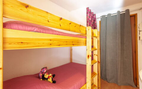 Les Bottières 110: Meubles, Lit Superposé, Bâtiment, Bois, Orange, Design Intérieur, Confort, Sol, Maison, Sol