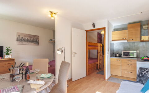 Les Bottières 110: Meubles, Propriété, Cabinetry, Cadre, Bois, Porte, Tiroir, Sol, Bâtiment, Sol