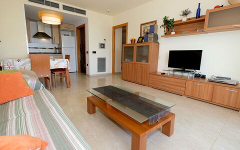 Golden Beach: Meubles, Table, Bois, Bâtiment, Design Intérieur, Télévision, Sol, Sol, Salon, Dur