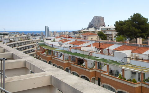 Calpe Calp 1070: L'Eau, Ciel, Propriété, Bleu, Piscine, Bleu Azur, Bâtiment, Ombre, Composite, Loisir
