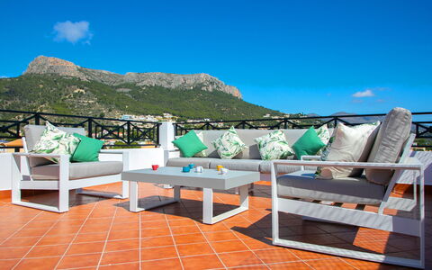 Calpe Calp 1070: L'Eau, Ciel, Bâtiment, Fenêtre, Piscine, Bleu Azur, Ombre, Composite, Immobilier, Loisir