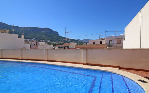 Calpe Calp 1070: L'Eau, Ciel, Bâtiment, Fenêtre, Piscine, Bleu Azur, Ombre, Composite, Immobilier, Loisir