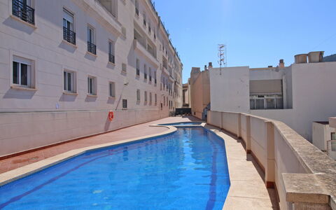 Calpe Calp 1070: L'Eau, Ciel, Bâtiment, Fenêtre, Piscine, Bleu Azur, Ombre, Composite, Immobilier, Loisir