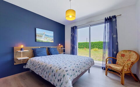 Villa Kerlina: Meubles, Design Intérieur, Chambre, Lit, Plafond, Literie, Drap De Lit, Linge, Hôtel, Lampe