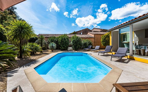 Le Clos du Mûrier: Ciel, Plante, Bâtiment, Propriété, Fenêtre, Arbre, Pente, Lot Terre, Maison, Design Urbain