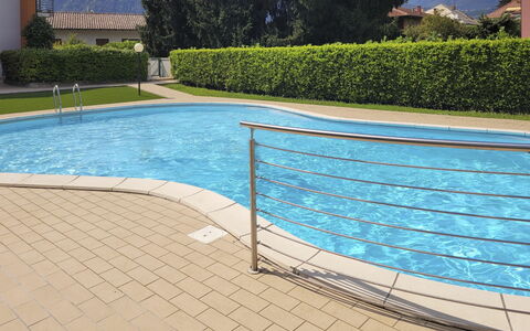 Borgo San Giulio: L'Eau, Plante, Piscine, Ciel, Bleu Azur, Arbre, Botanique, Plan D'Eau, Ombre, Rectangle
