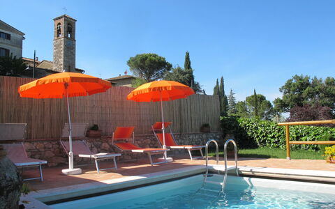 Casa Alfredo: L'Eau, Ciel, Plante, Propriété, Bâtiment, Piscine, Arbre, Parapluie, Ombre, Mobilier De Jardin