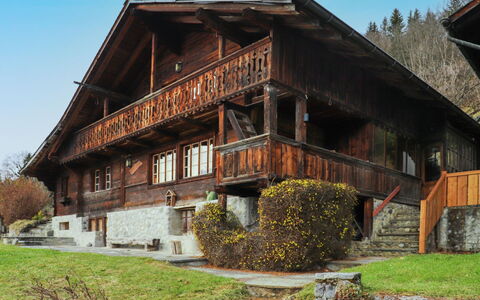 Chalet Pierre Fleur: Plante, L'Eau, Propriété, Meubles, Bâtiment, Table, Fenêtre, Bleu Azur, Chaise, Design Intérieur