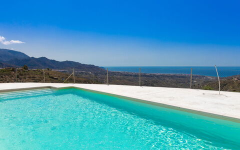 Las Vistas: L'Eau, Ciel, Propriété, Bleu, Bleu Azur, Piscine, Rectangle, Plan D'Eau, Plante