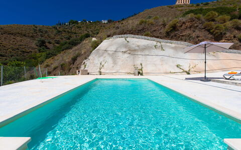 Las Vistas: L'Eau, Ciel, Propriété, Piscine, Bleu, Vert, Bleu Azur, Plante, Bâtiment, Rectangle