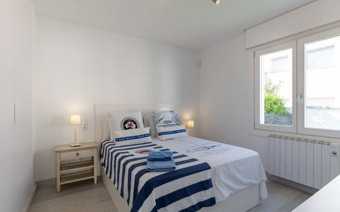 Otlo: Meubles, Lit, Chambre, Design Intérieur, Bois, Drap De Lit, Sol, Sol, Literie, Plafond