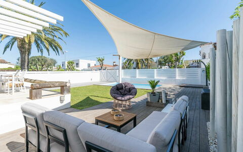 Otlo: Plante, L'Eau, Propriété, Meubles, Bâtiment, Table, Fenêtre, Bleu Azur, Chaise, Design Intérieur