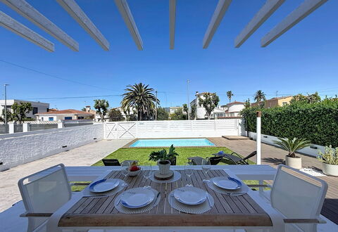 Otlo: Architecture, Zone Résidentielle, Piscine, Domicile, Ombre, Recours, Composite, Mobilier De Jardin, Eco Hôtel, Biens