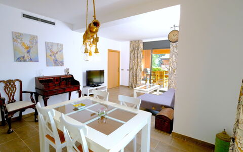 Rabassades: Plante, L'Eau, Propriété, Meubles, Bâtiment, Table, Fenêtre, Bleu Azur, Chaise, Design Intérieur