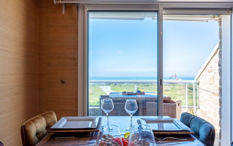 Er Palouen: Plante, L'Eau, Propriété, Meubles, Bâtiment, Table, Fenêtre, Bleu Azur, Chaise, Design Intérieur