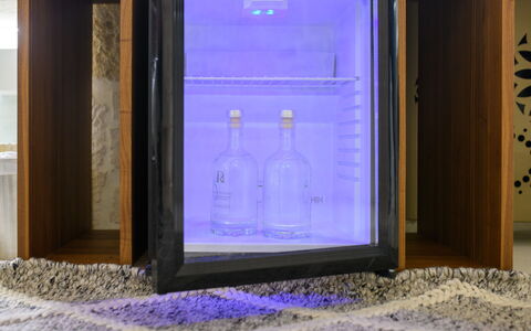 Vico Bianco Raro Rooms: Bleu Azur, Fenêtre, Bois, L'Eau, Gaz, Bleu Électrique, Verre, Rectangle