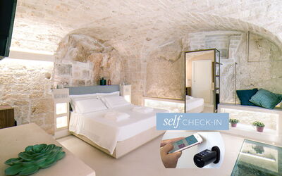 Room Romantic Grotta Sant'Oronzo 7: Meubles, Propriété, Canapé, Confort, Vert, Design Intérieur, Salon, Sol, Oreiller, Mur