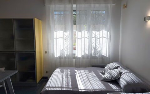 Villa La Rodina - Diano Marina: Meubles, Lit, Design Intérieur, Chambre, Drap De Lit, Literie, Sol, Bois, Pièce, Sol