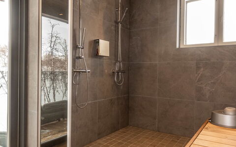 Haltinmalla: Sol, Mur, Sol, Luminaire Plomberie, Salle De Bains, Design Intérieur, Plomberie, Plafond, Tuile, Tete De Douche