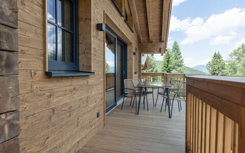 Turracher Höhe 150: Bâtiment, Jour, Propriété, Fenêtre, Nuage, Ciel, Bois, Design Intérieur, Arbre, Porche