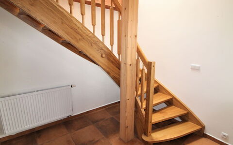 Dehtáře: Propriété, Escaliers, Bois, Tache De Bois, Sol, Composite, Sol, Dur