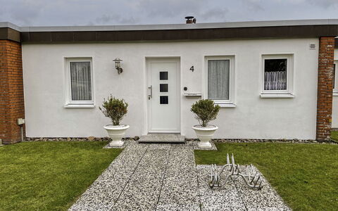 Siggi: Bâtiment, Plante, Fenêtre, Nuage, Ciel, Lot Terre, Maison, Porte, Herbe, Pot De Fleur