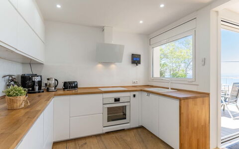 Pitágoras: Comptoir, Cabinetry, Bâtiment, Cuisinière, Cuisine, Bois, Appareil De Cuisine, Éclairage, Évier, Sol