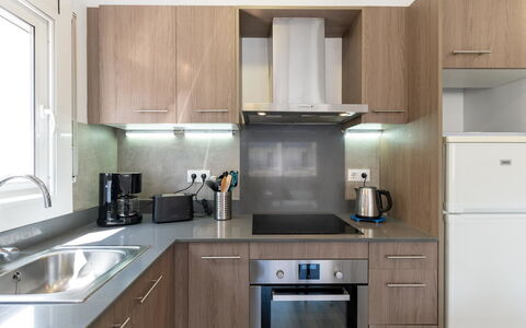 Vedos: Cabinetry, Evier, Comptoir, Bâtiment, Propriété, Évier, Blanc, Cuisine, Cuisinière, Appareil De Cuisine