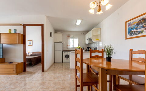 Living Park: Table, Meubles, Cabinetry, Chaise, Bois, Design Intérieur, Sol, Cadre, Plante D'Appartement, Salon