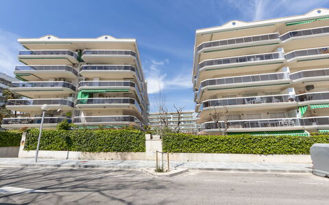 Living Park: Nuage, Bâtiment, Ciel, Jour, Propriété, Plante, Architecture, Design Urbain, Ombre, Immobilier