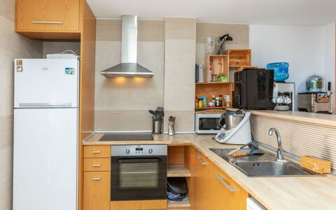 Residencial Oropesa - la Concha: Appareil De Cuisine, Cuisine, Comptoir, Cabinetry, Meubles, Principaux Appliance, Sol, Design Intérieur, Bois, Électroménager