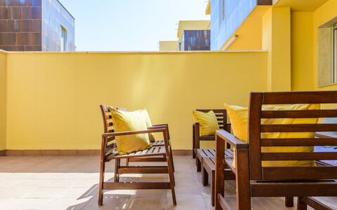 Residencial Oropesa - la Concha: Meubles, Propriété, Bâtiment, Ciel, Bois, Ombre, Fenêtre, Design Intérieur, Ligne, Mur