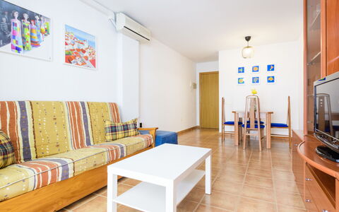 Entreplayas - Morro de Gos: Meubles, Bleu Azur, Sol, Design Intérieur, Sol, Télévision, Salon, Bois, Confort, Table