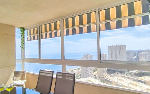 Bitacoras: Bâtiment, Fenêtre, Ciel, Bleu Azur, Bois, Ombre, Design Intérieur, Nuage, Maison, Condominium