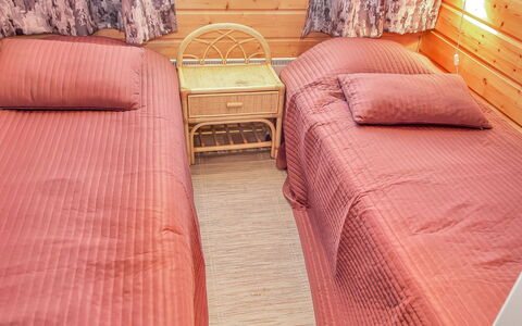 Tahkolahti: Lit, Meubles, Chambre, Design Intérieur, Literie, Drap De Lit, Sol, Bois, Sol, Pièce