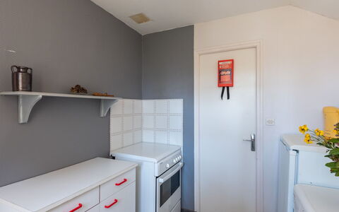 Villa la Fourmi: Propriété, Cabinetry, Bâtiment, Orange, Design Intérieur, Sol, Architecture, Bois, Sol