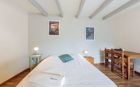 Ty Coz: Lit, Design Intérieur, Sol, Sol, Chambre, Meubles, Mur, Bois, Plafond, Drap De Lit