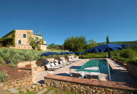 Villa Badia: Plante, Ciel, Communauté Des Plantes, Bleu Azur, Lot Terre, Arbre, Ombre, Table, Mobilier De Jardin, Herbe