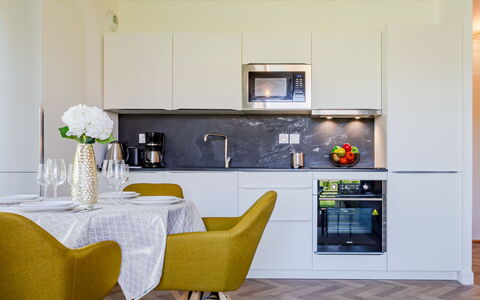 Nouvelle Vague: Cabinetry, Meubles, Comptoir, Table, Chaise, Design Intérieur, Cuisine, Sol, Appareil De Cuisine, Sol